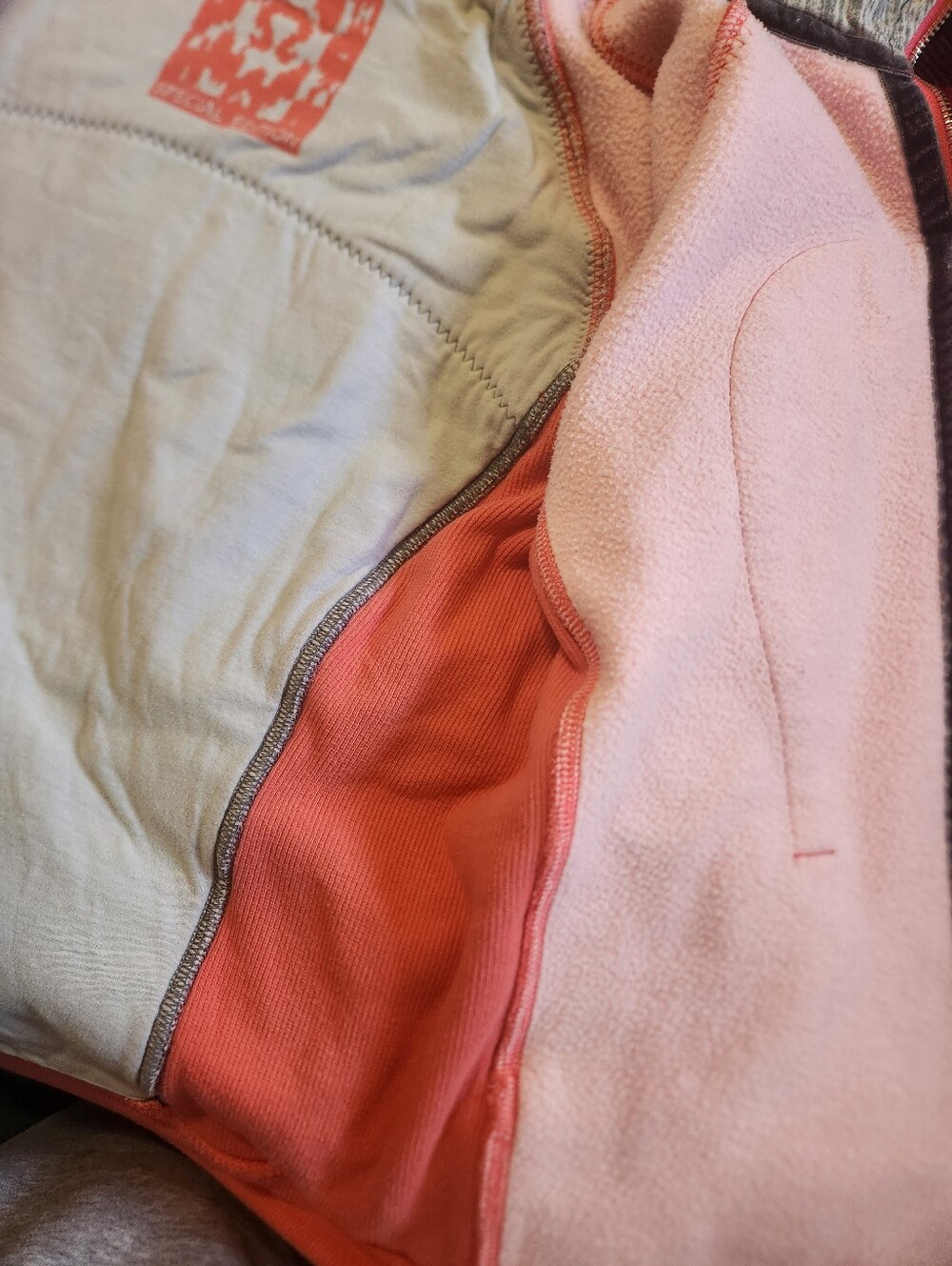 RARE Vintage Lululemon Special Edition "Travel" Scuba Hoodie Back Pocket Pink 8 - Picture 8 of 13